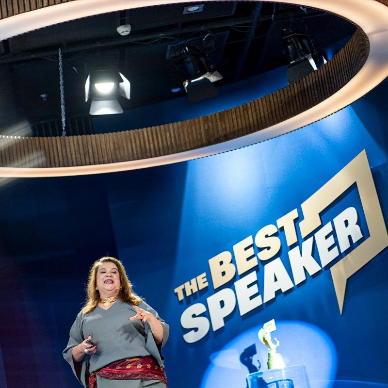 Kátia vencendo o prêmio The Best Speaker